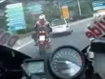 Ребята гоняются на мотоциклах