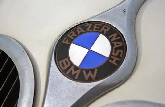 Эмблемы и логотипов ретро автомобилей