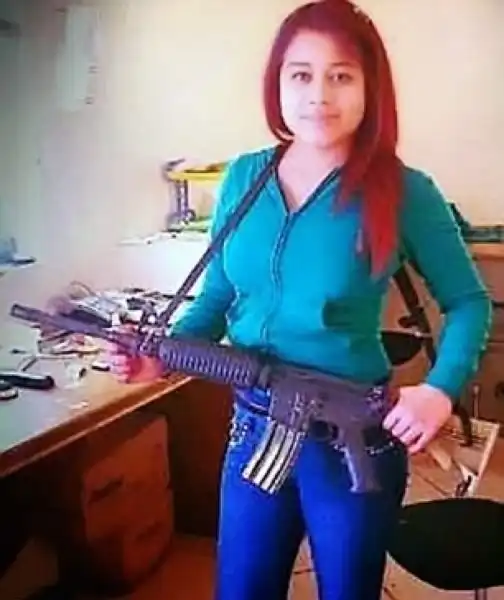 Эта улыбчивая девушка из мексиканского картеля занималась сексом с обезглавленными трупами и пила кровь своих жертв